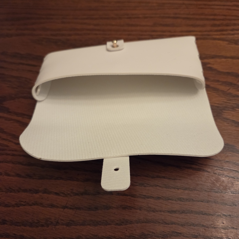 Re-Fabbed Botique Brown Sunglasses with White Case - Picture 5 of 5